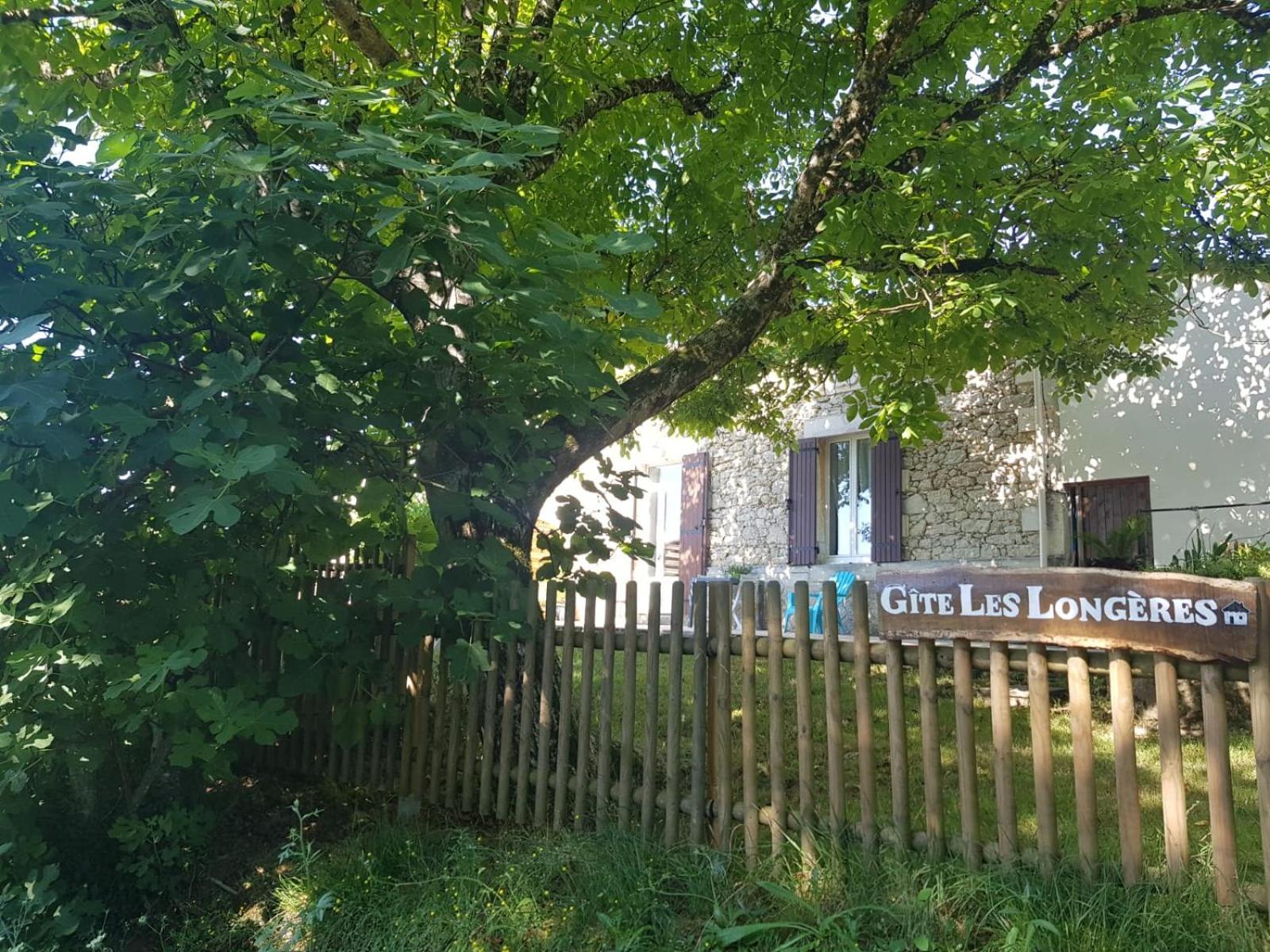Gite Les Longeres Montazeau 外观 照片